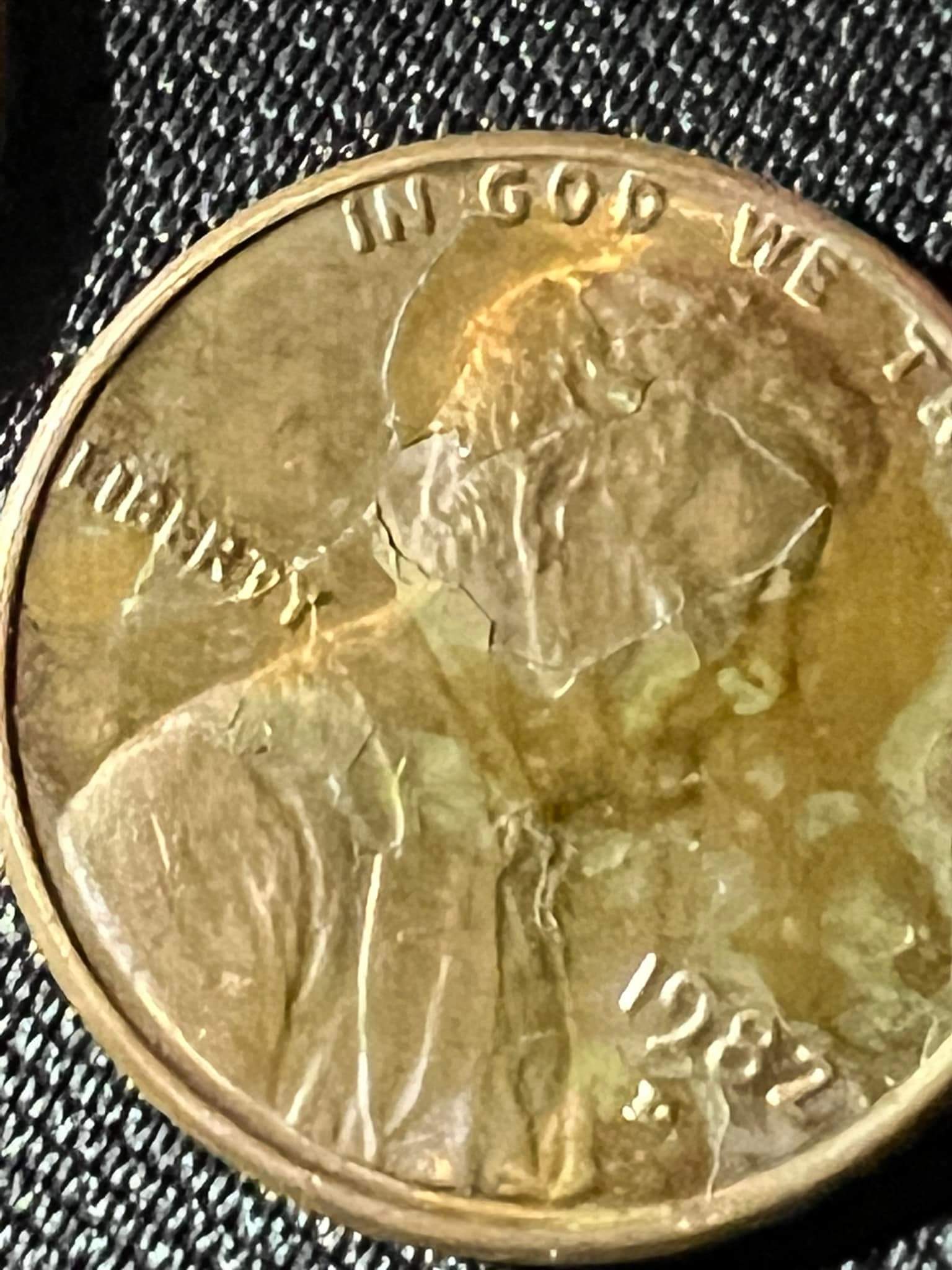 1982-D-Lincoln-Cent-Odd-Cracks-Or-Scaling-Of-Some-Sort